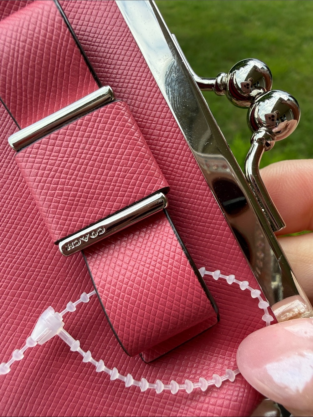 Coach Coral Pink Bow 🎀 Frame Mini Clutch Kiss-lock - Picture 7 of 8